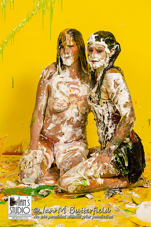 Supergirl vs Harley Quinn