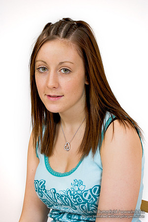 EY0219B-D00584 : Portrait of a teenage girl