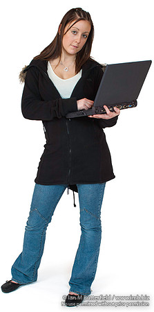 [EY0219B-D00695] A teenage girl / sudent with a laptop