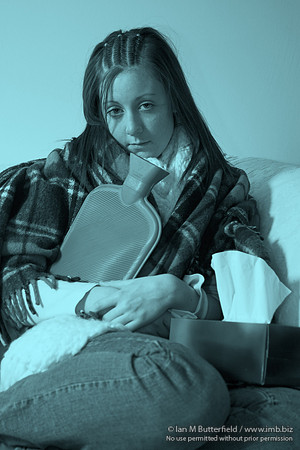 EY0219C-D00774 : Teenage girl with a cold or flu.