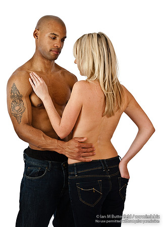 FB0929C-E07500 : Semi-naked embrace