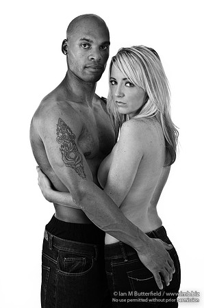 FB0929C-E07501 : Semi-naked embrace