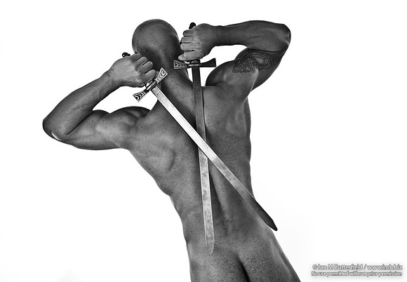 FB0929C-E07527 : Male nude with swords
