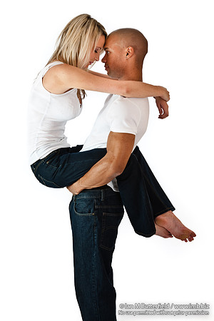FB0929C-E07444 : In his arms