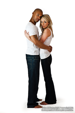 FB0929C-E07424 : The embrace