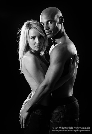 FB0929D-E07539 : The embrace