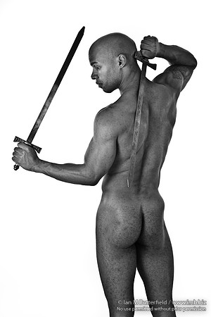 FB0929C-E07531 : Male nude with swords