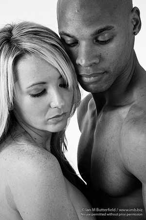 FB0929C-E07458 : Semi-naked embrace