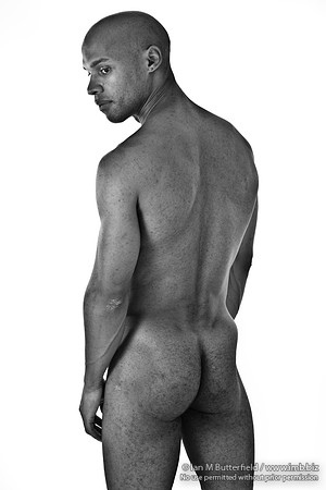 FB0929C-E07521 : Male nude