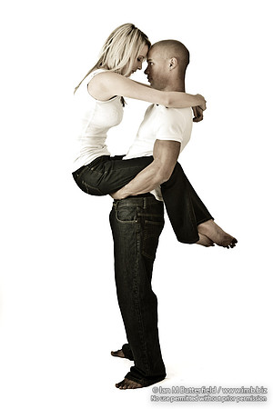 FB0929C-E07447 : In his arms