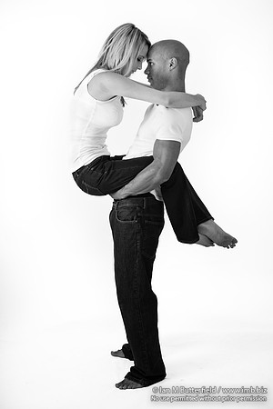FB0929C-E07447-2 : In his arms