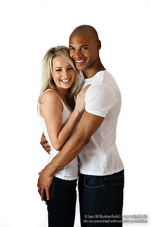 FB0929C-E07428-2 : The embrace