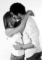 FA0718C-E07932 : Sexy young couple kissing