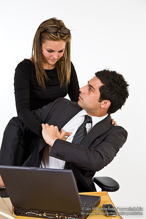 FA0718E-E08139 : A man resisting the sexual advances of his female collegue in a office