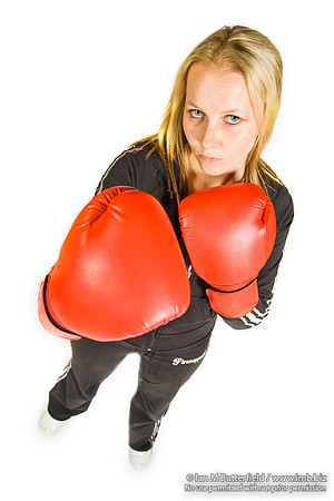 FA0308A-E02236 : A woman boxer wearing a black track suit