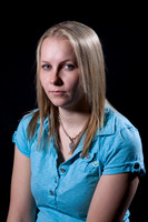 FA0308A-E02153 : Portrait of a woman against a black background