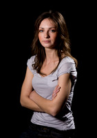FA0308A-E02157 : Portrait of a white woman with brunette hair against a black background