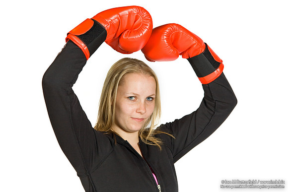 FA0308A-E02225 : A woman boxer wearing a black track suit