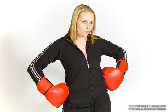 FA0308A-E02220 : A woman boxer wearing a black track suit