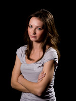 FA0308A-E02158 : Portrait of a white woman with brunette hair against a black background