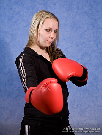 FA0308A-E02175 : A woman boxer wearing a black track suit