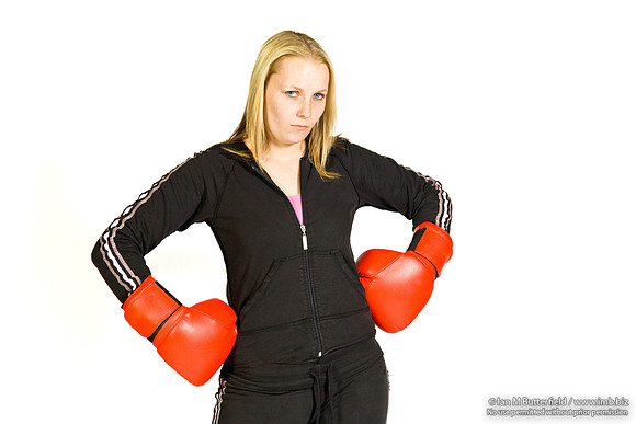 FA0308A-E02218 : A woman boxer wearing a black track suit