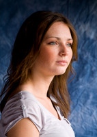 FA0308A-E02129 : Portrait of a woman using window light