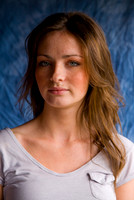 FA0308A-E02128 : Portrait of a woman using window light