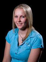 FA0308A-E02155 : Portrait of a woman against a black background