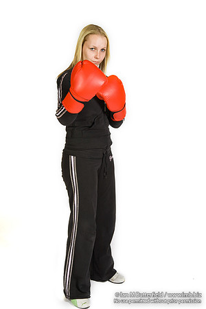 FA0308A-E02213 : A woman boxer wearing a black track suit