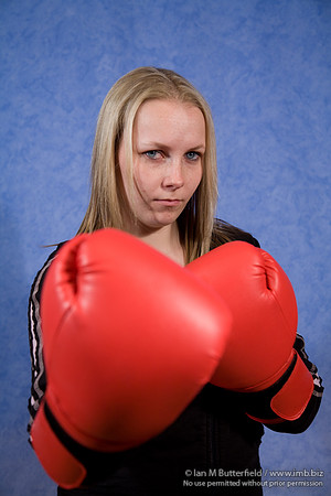 FA0308A-E02171 : A woman boxer wearing a black track suit