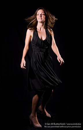 FA0308A-E02198 : Portrait of a white woman with brunette hair against a black background