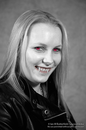FA0308A-E02164-VAMP : Portrait of a woman wearing a leather biker jacket