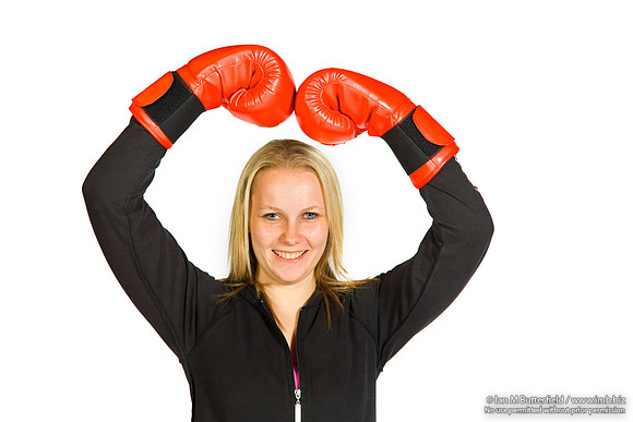 FA0308A-E02223 : A woman boxer wearing a black track suit