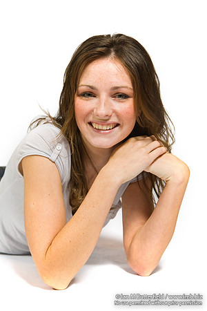 FA0308A-E02150 : Portrait of a woman with brown hair