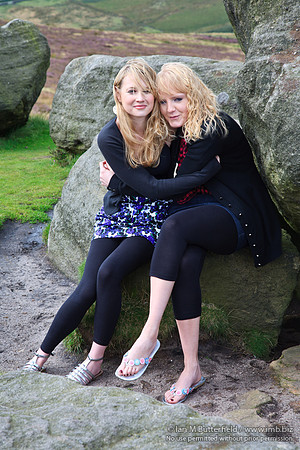 FB0902A-E05238 : Two badly prepared blonde women on the hills huddle together to keep warm.