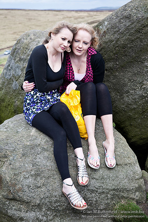 FB0902A-E05224 : Two badly prepared blonde women on the hills huddle together to keep warm.