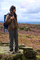 FB0902A-E05201 : Asian woman walking in the countryside