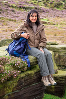 FB0902A-E05200 : Asian woman walking in the countryside