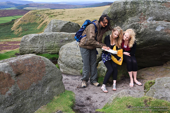 FB0902A-E05240 : Two badly prepared blonde women get directions from an experienced walker