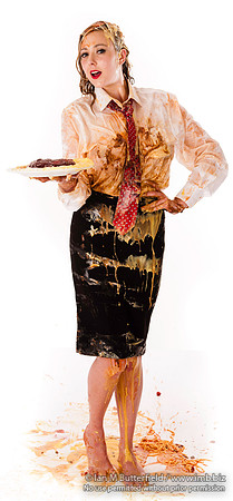 [FA0624A-E13620-2] Messy waitress