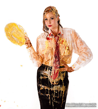 [FA0624A-E13622] Messy waitress