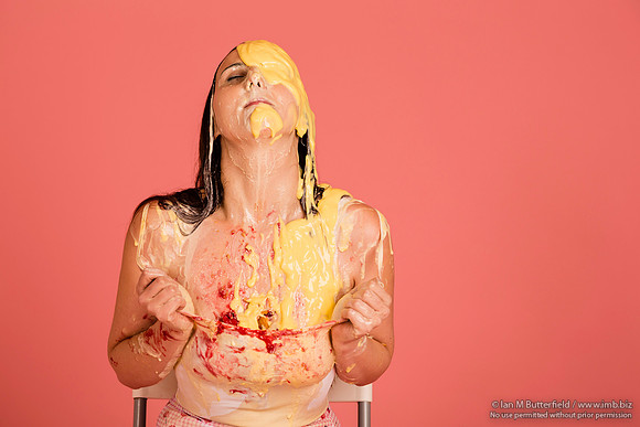Je55 - Her first wet and messy shoot