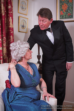 [EY1105A-E06547] Crown Matrimonial - Queen Mary and Bertie, the Duke of York