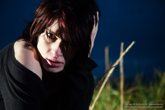 FB1010B-E07882 : Night portrait