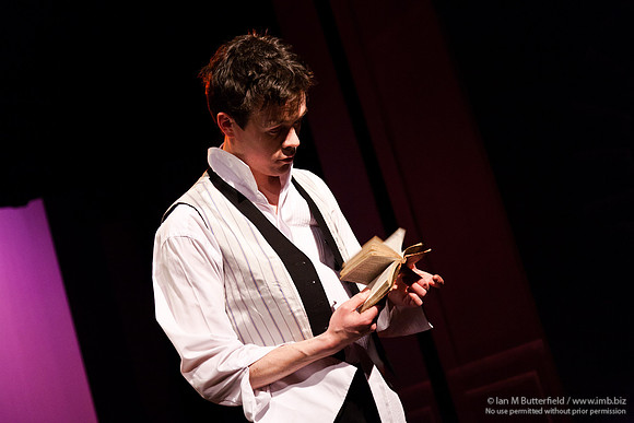 FD0317A-E03922 : Hamlet