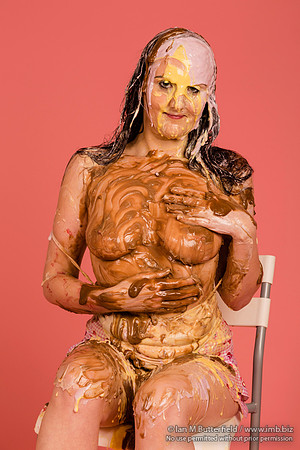Je55 - Her first wet and messy shoot